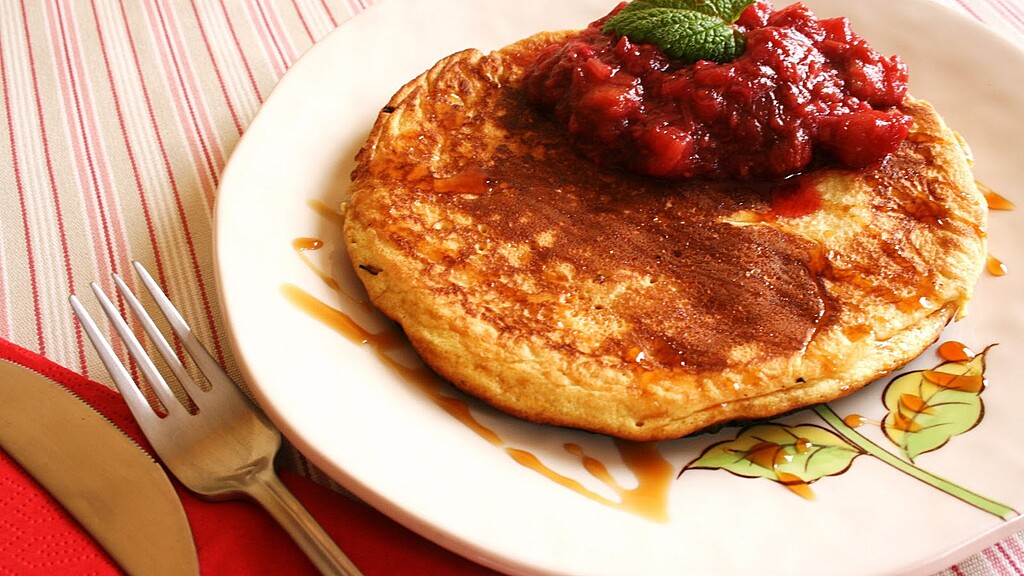 omelette with fruit and apple syrup drizzled